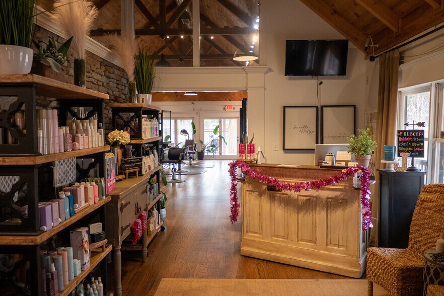 More Photos Of 4470 Highway 400 N, Dawsonville Storefront Retail Office For Sale