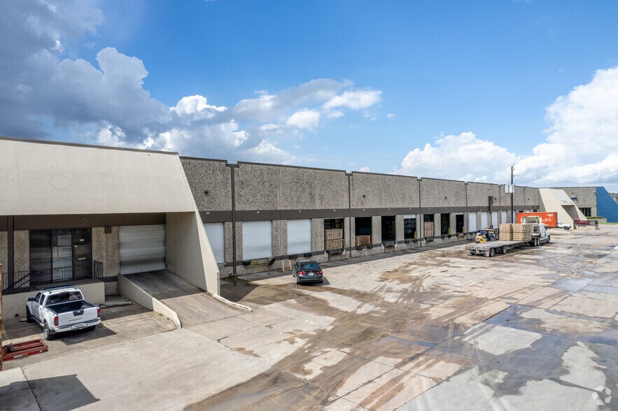 More Photos Of 1805 Turning Basin Dr, Houston Warehouse For Lease