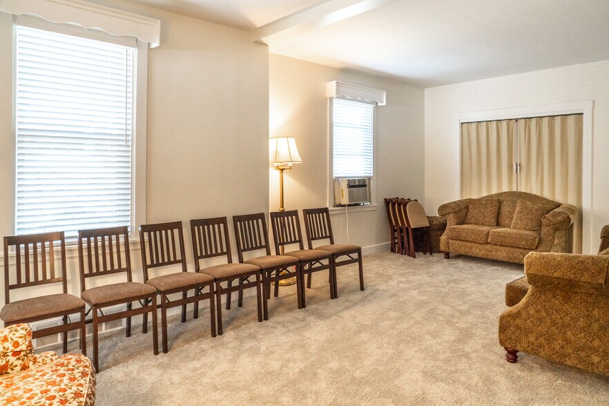 More Photos Of 2860 Perrysville Ave, Pittsburgh Funeral Home For Sale