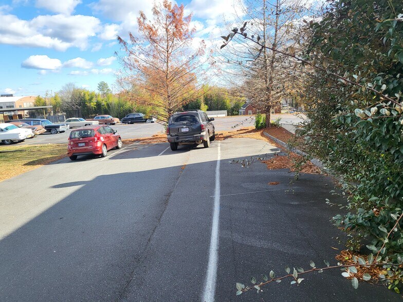 More Photos Of 212 S Broad St, Gastonia General Retail For Sale