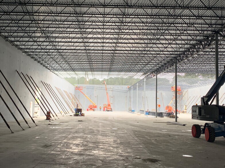 More Photos Of 8439 Palmetto Commerce Pky, Ladson Flex For Lease