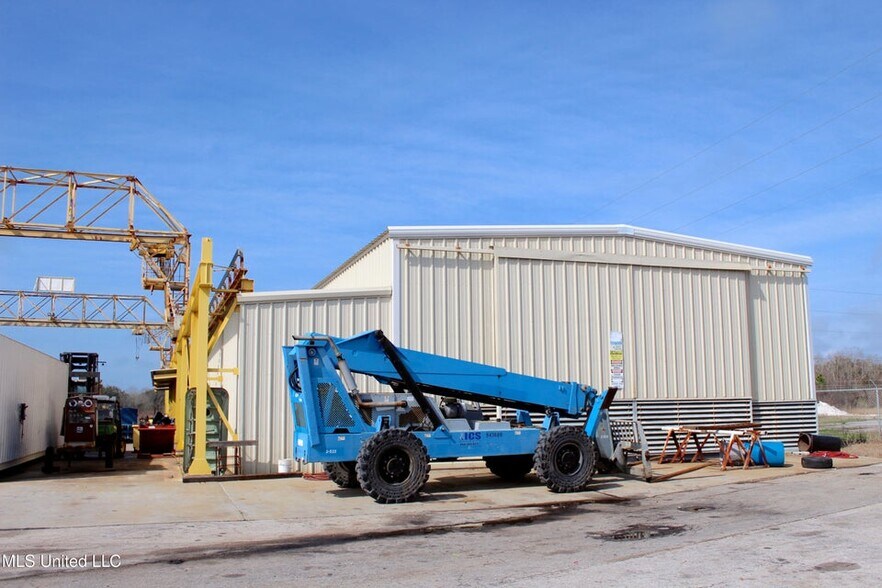 More Photos Of 2205 Petit Bois St, Pascagoula Warehouse For Sale