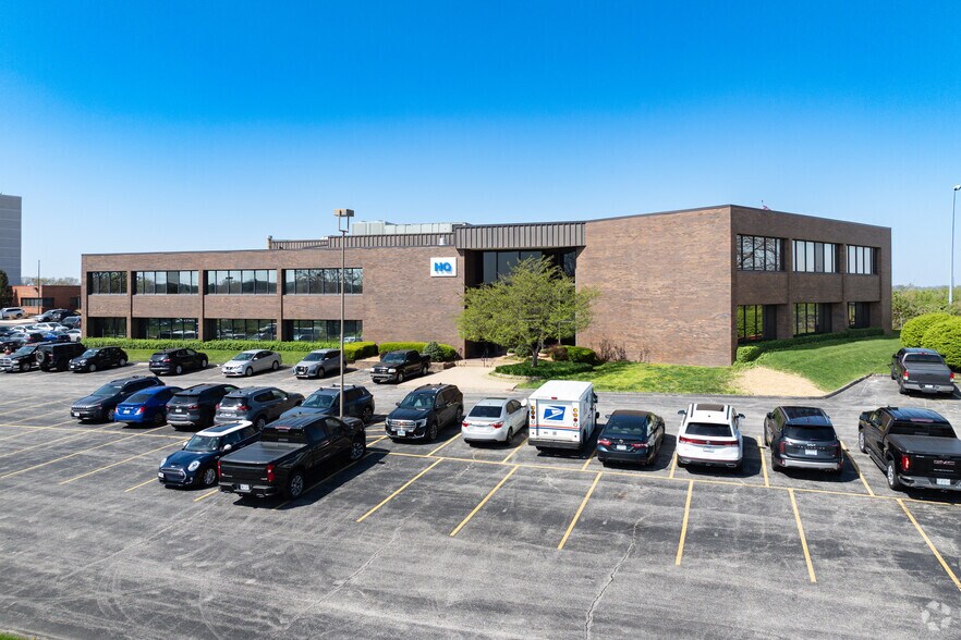 Primary Photo Of 2055 Craigshire Rd, Saint Louis Office For Lease