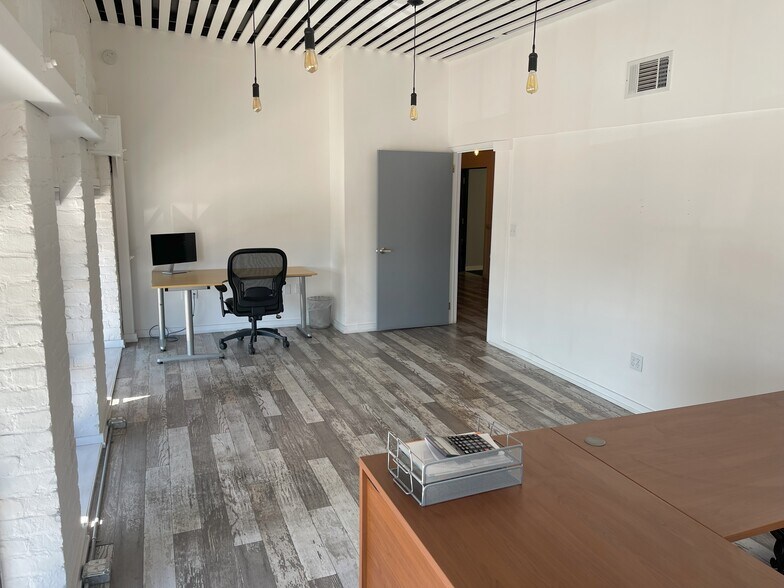 More Photos Of 2295 San Pablo Ave, Berkeley Showroom For Lease