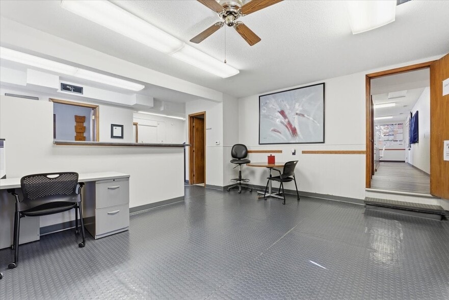 More Photos Of 1824 2nd Ave, Council Bluffs Office For Lease