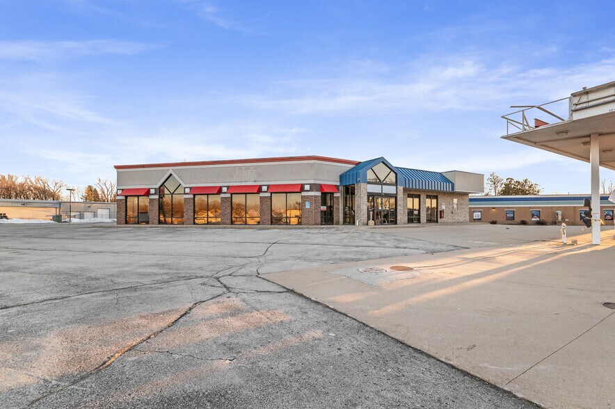 More Photos Of 1855 Velp Ave, Howard Convenience Store For Lease