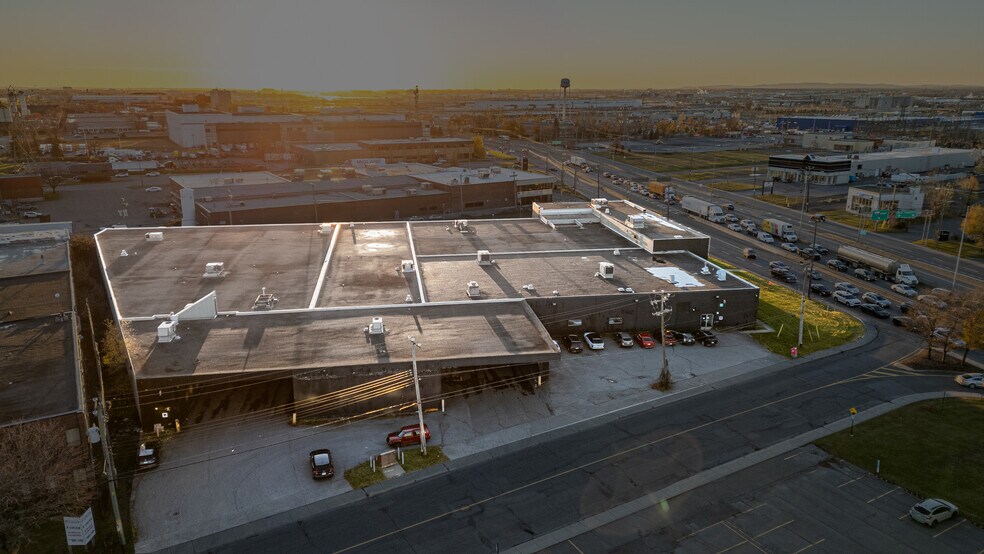 More Photos Of 5950 Ch De La Côte-De-Liesse, Mont-Royal Distribution For Lease