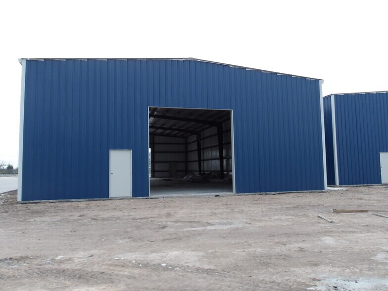 More Photos Of 1950 Expressway 83, Mercedes Warehouse For Lease