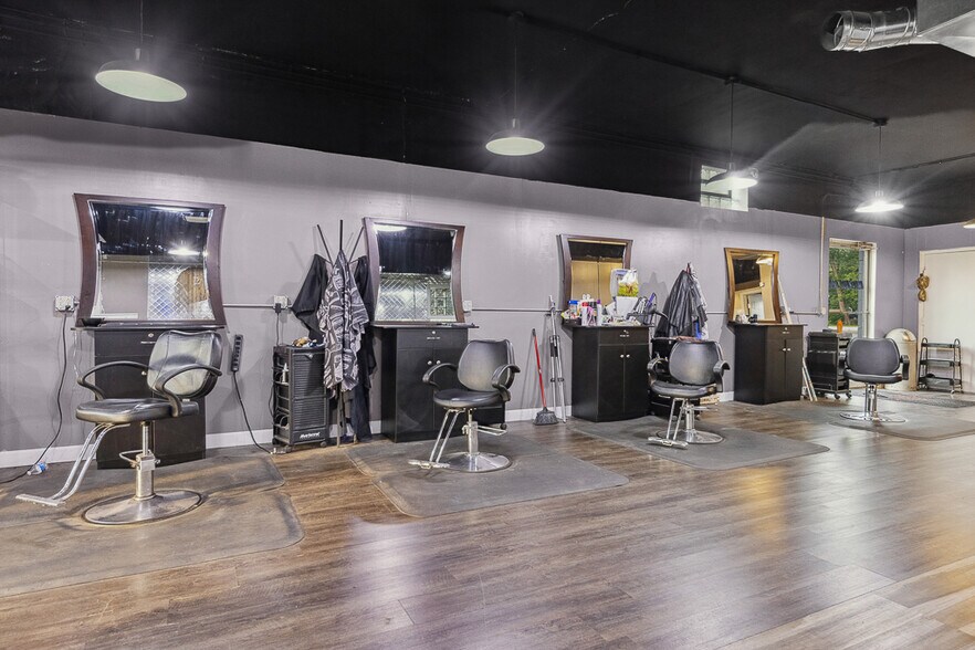 More Photos Of 700 N Union Ave, Alliance Freestanding For Sale