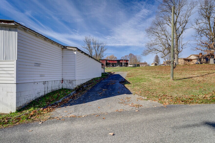 More Photos Of 127 Cherry St, Johnson City Industrial For Sale