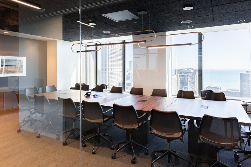 More Photos Of 233 S Wacker Dr, Chicago Coworking Space