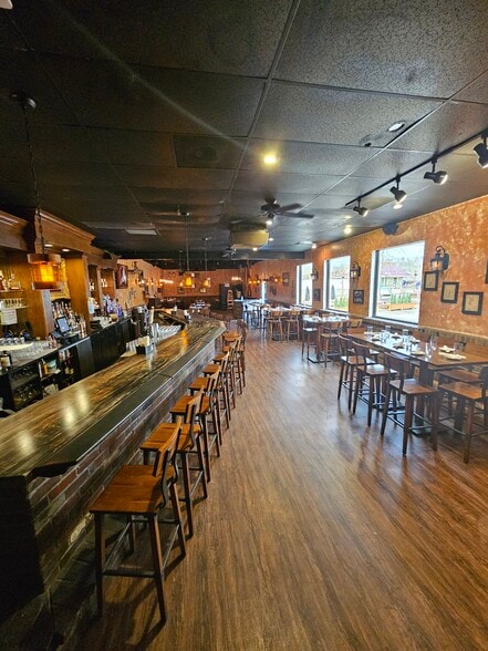 More Photos Of 181 Front St, Marietta Restaurant For Lease