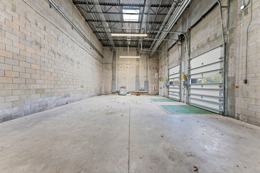 More Photos Of 5502-5726 Cortez Rd W, Bradenton Storefront For Lease