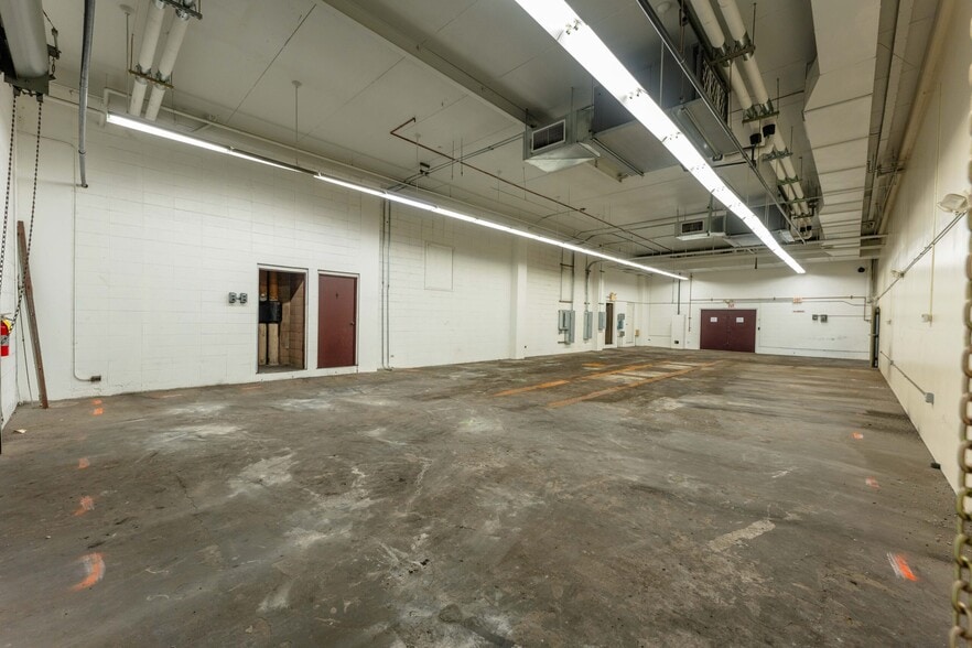 More Photos Of 917 Kokea St, Honolulu Office For Lease