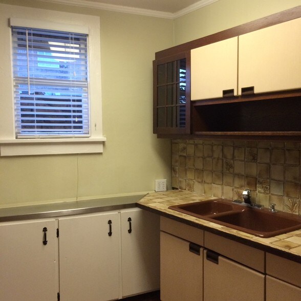 More Photos Of 532-534 Crescent Blvd, Glen Ellyn Storefront Retail Office For Sale