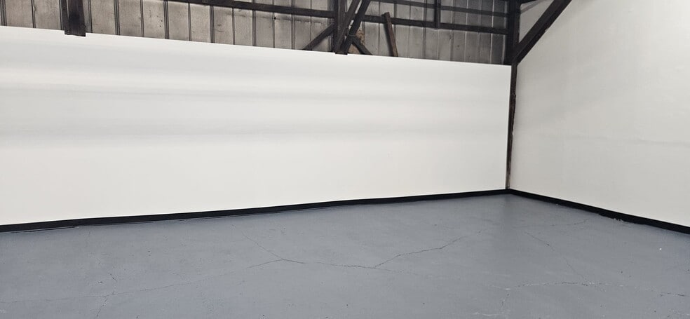 More Photos Of 400 Railroad St, Pittsburgh Warehouse For Lease