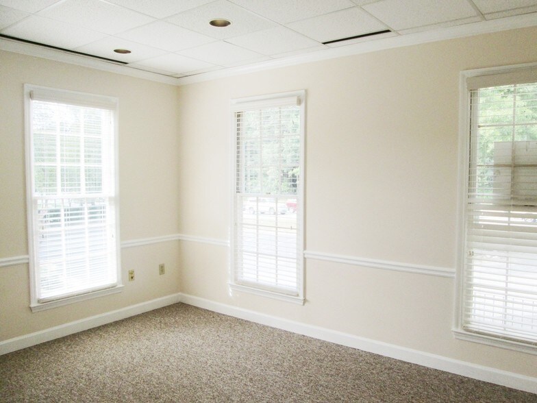 More Photos Of 3867 Holcomb Bridge Rd, Peachtree Corners Office For Lease