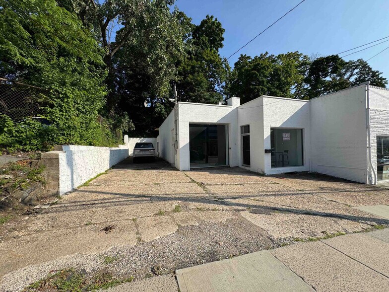 Primary Photo Of 1208-1210 Northern Blvd, Manhasset Storefront Retail Office For Lease