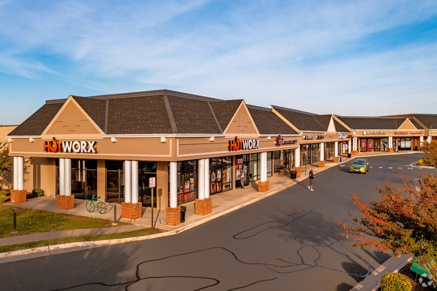 More Photos Of 43330 Junction Plz, Ashburn General Retail For Lease