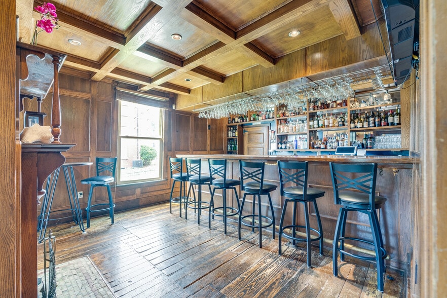 More Photos Of 412 6th St, Bristol Restaurant For Sale