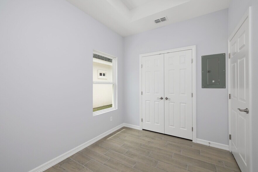 More Photos Of 412 E Acacia St, Alamo Apartments For Sale