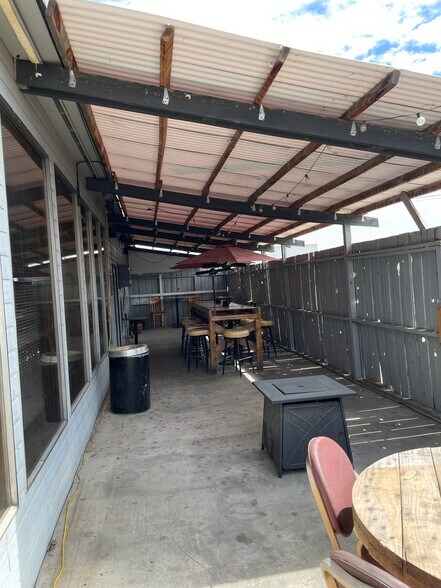 More Photos Of 2724 W Lewis St, Pasco Hotel For Lease