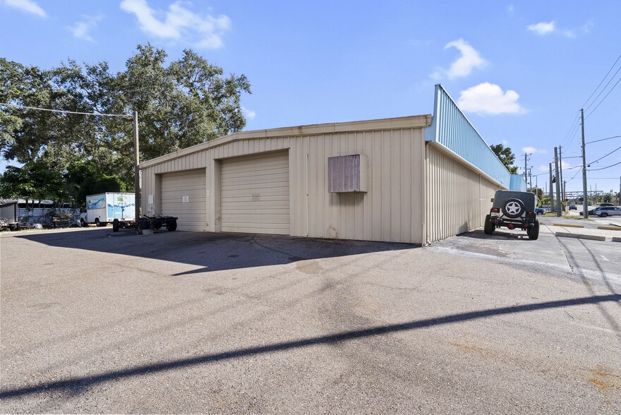 More Photos Of 1400 W Bay Dr, Largo General Retail For Sale