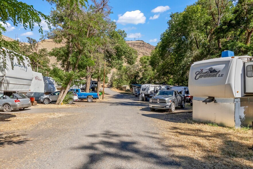 More Photos Of 8576 NW Mecca Rd, Madras Trailer Camper Park For Sale