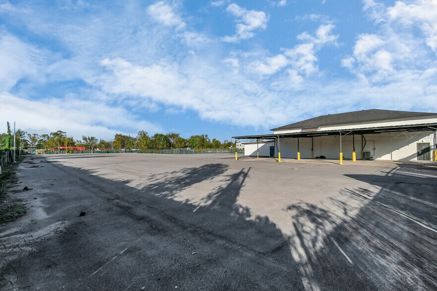 More Photos Of 421 Little York Rd, Houston Truck Stop For Lease