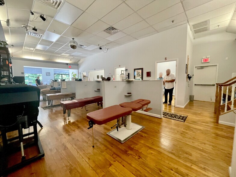 More Photos Of 1298 Newbridge Rd, North Bellmore Office For Sale