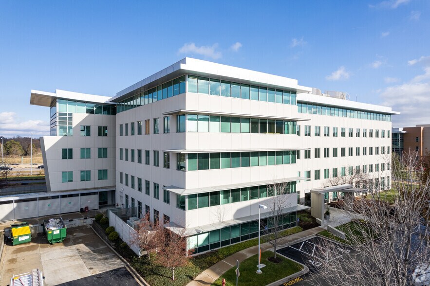 More Photos Of 1001 Highlands Plaza Dr, Saint Louis Office For Sale