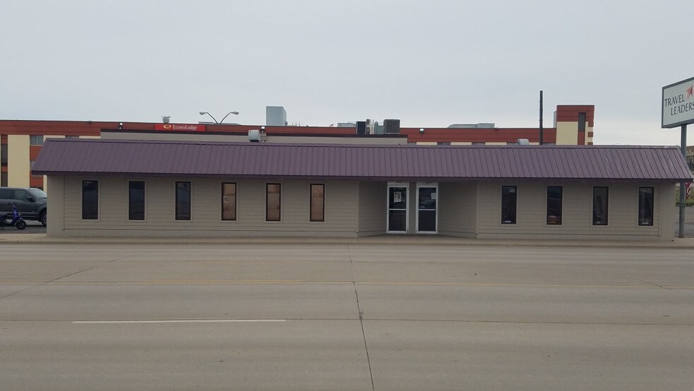 Primary Photo Of 122 E Sioux Ave, Pierre Office For Lease