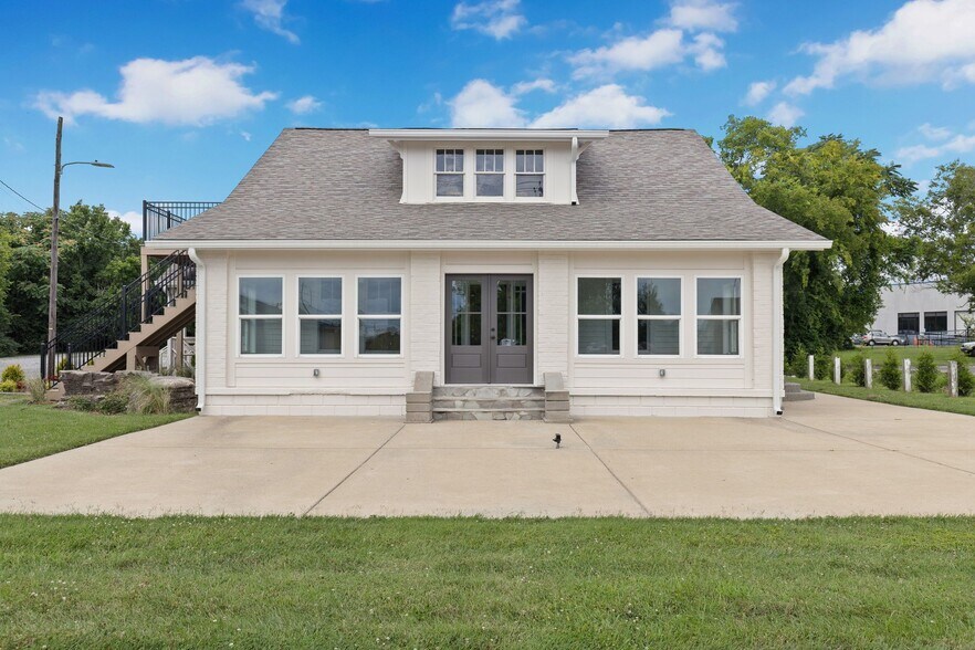 More Photos Of 157 Old Shackle Island Rd, Hendersonville Storefront Retail Office For Sale