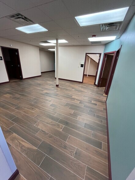 More Photos Of 1215 Anthony Dr, Anthony Medical For Lease