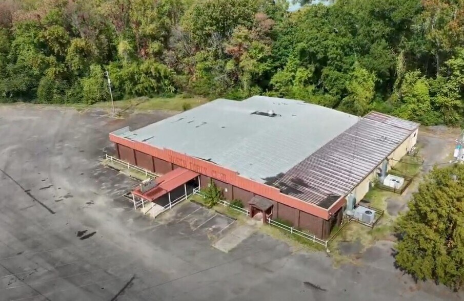 More Photos Of 108 W Birch St, Russellville Freestanding For Sale