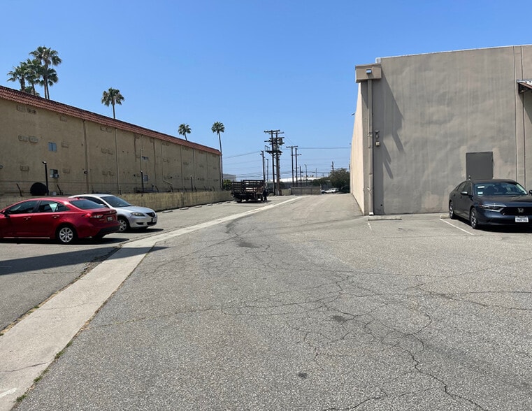 More Photos Of 2930 N San Fernando Blvd, Burbank Warehouse For Sale