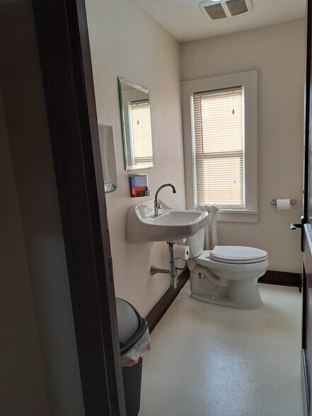 More Photos Of 136 E Grand River Ave, Brighton Office For Lease