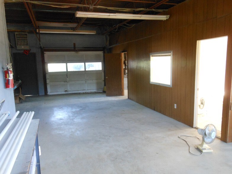 More Photos Of 809 Boiling Springs Rd, Mechanicsburg Distribution For Lease