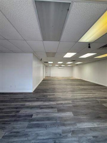 More Photos Of 101 E 3rd St, Burkburnett Office For Sale