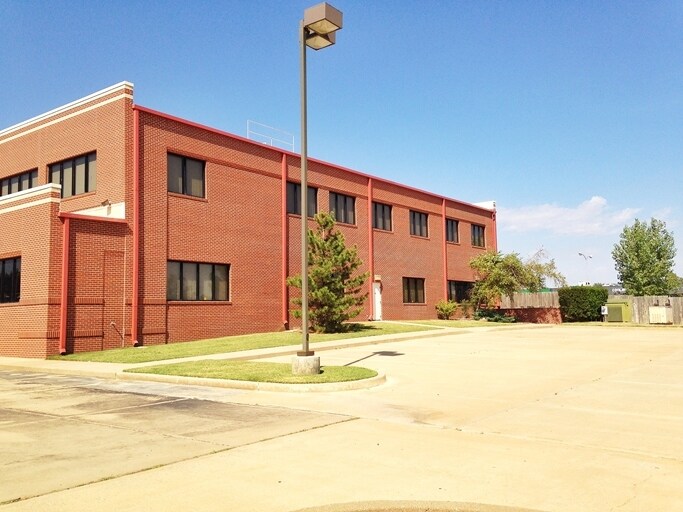 More Photos Of 1700 N Main St, Altus Unknown For Sale