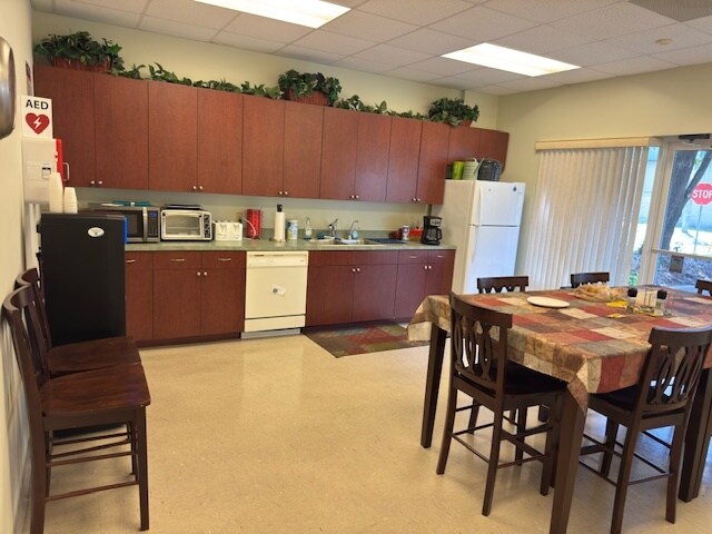 More Photos Of 886 Waterway Pl, Longwood Warehouse For Lease