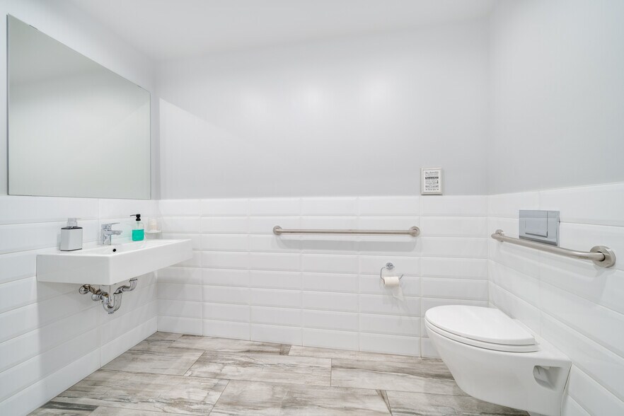 More Photos Of 240 Riverside Blvd, New York Apartments For Sale