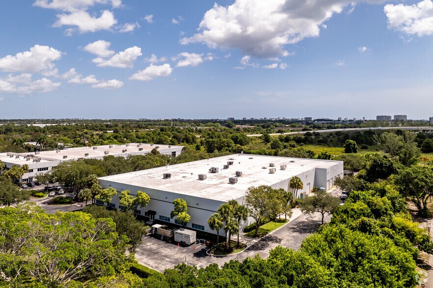 More Photos Of 6400 Park Of Commerce Blvd, Boca Raton Light Distribution For Lease