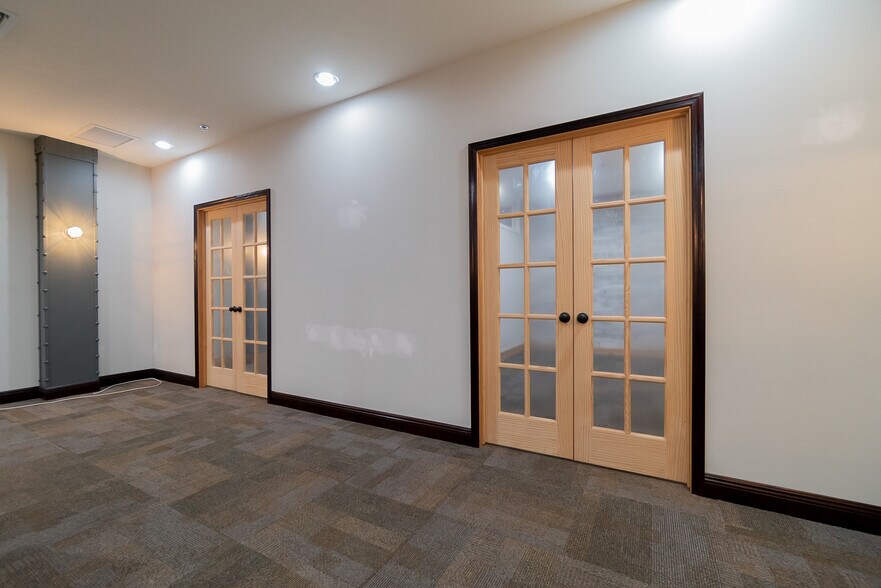 More Photos Of 679 NW Enterprise Dr, Port Saint Lucie Light Distribution For Sale