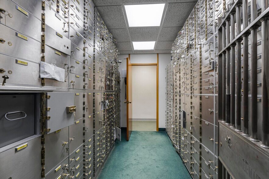 More Photos Of 1750 NE 8th St, Homestead Bank For Lease