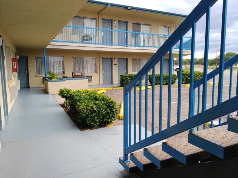 More Photos Of 1214 E Route 66 Blvd, Tucumcari Hotel For Sale