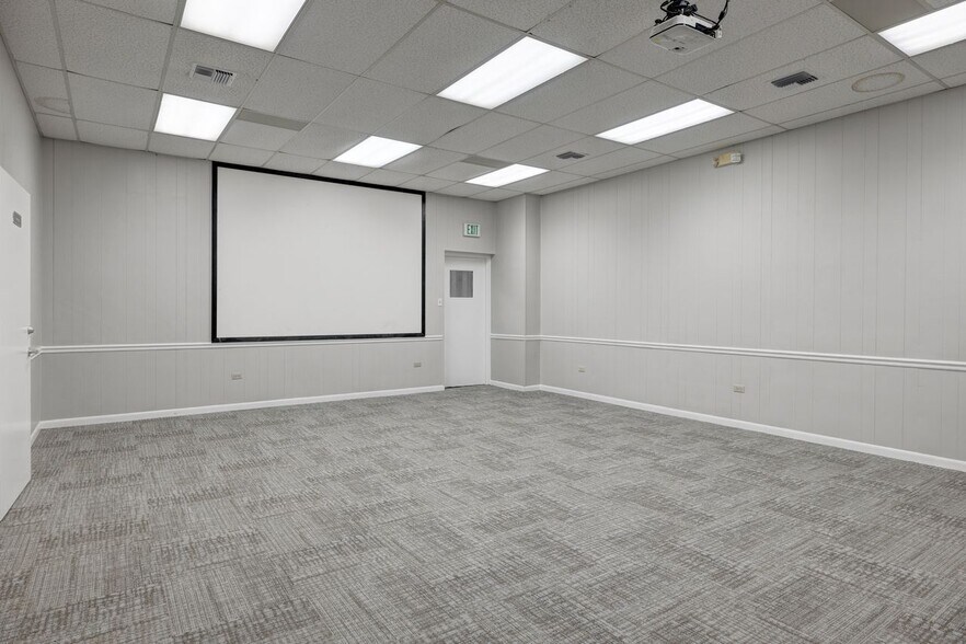 More Photos Of 403 W Admiral Doyle Dr, New Iberia Distribution For Lease