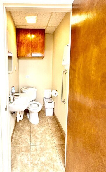 More Photos Of 6502-6564 E Carondelet Dr, Tucson Medical For Sale