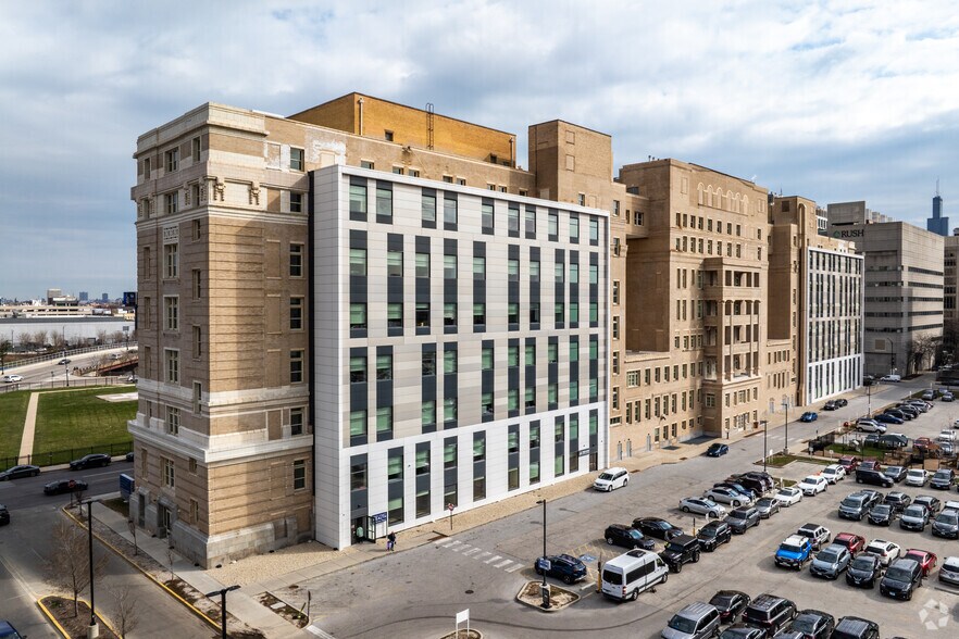 More Photos Of 1835 W Harrison St, Chicago Hospitality For Sale