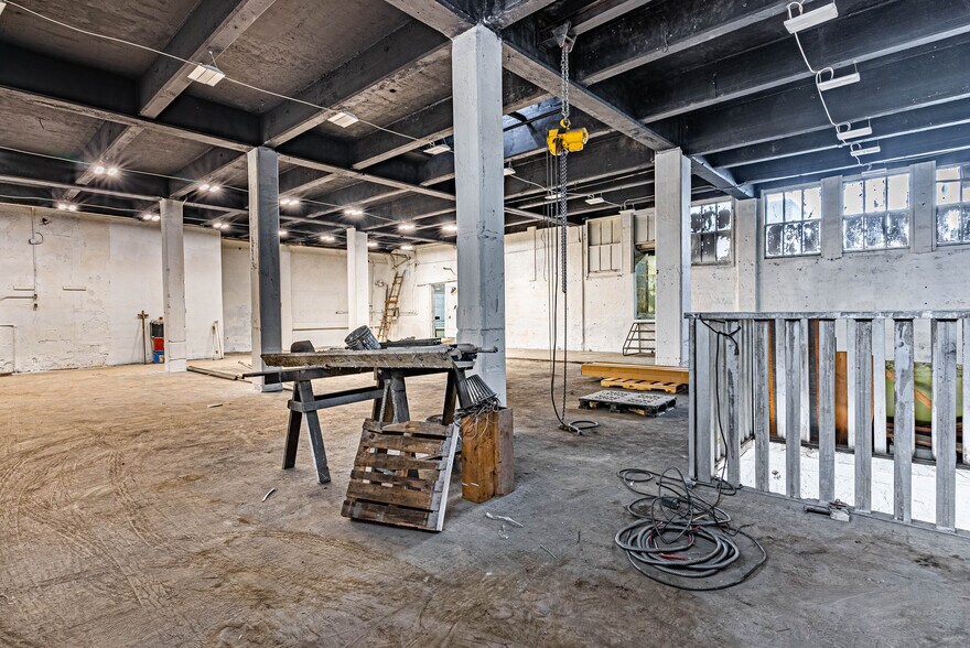 More Photos Of 161 Abington Ave, Newark Warehouse For Sale